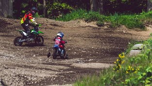 AYX体育官网-世界青少年赛车体验营在上海火热开启，青少年赛车学校