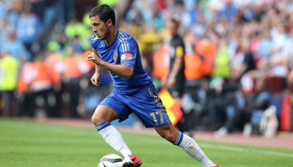 爱游戏体育-“武汉马拉松：冲刺瞬间，赛场爆发速度激情！”