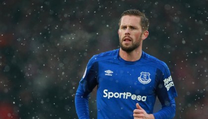 AIYOUXI.COM-“高新区全民健身馆：短柄墙球赛，让每一击都充满策略与智慧”