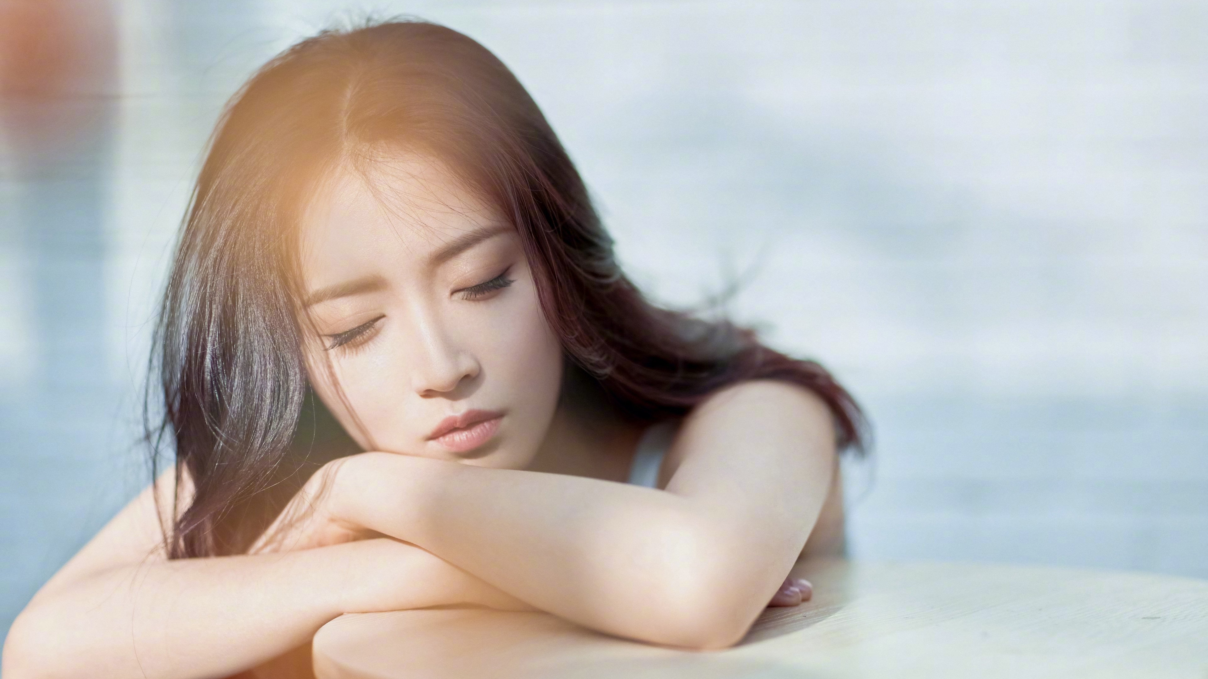 广东队利用挡拆战术不断撕裂对手防线，广东队战术打法