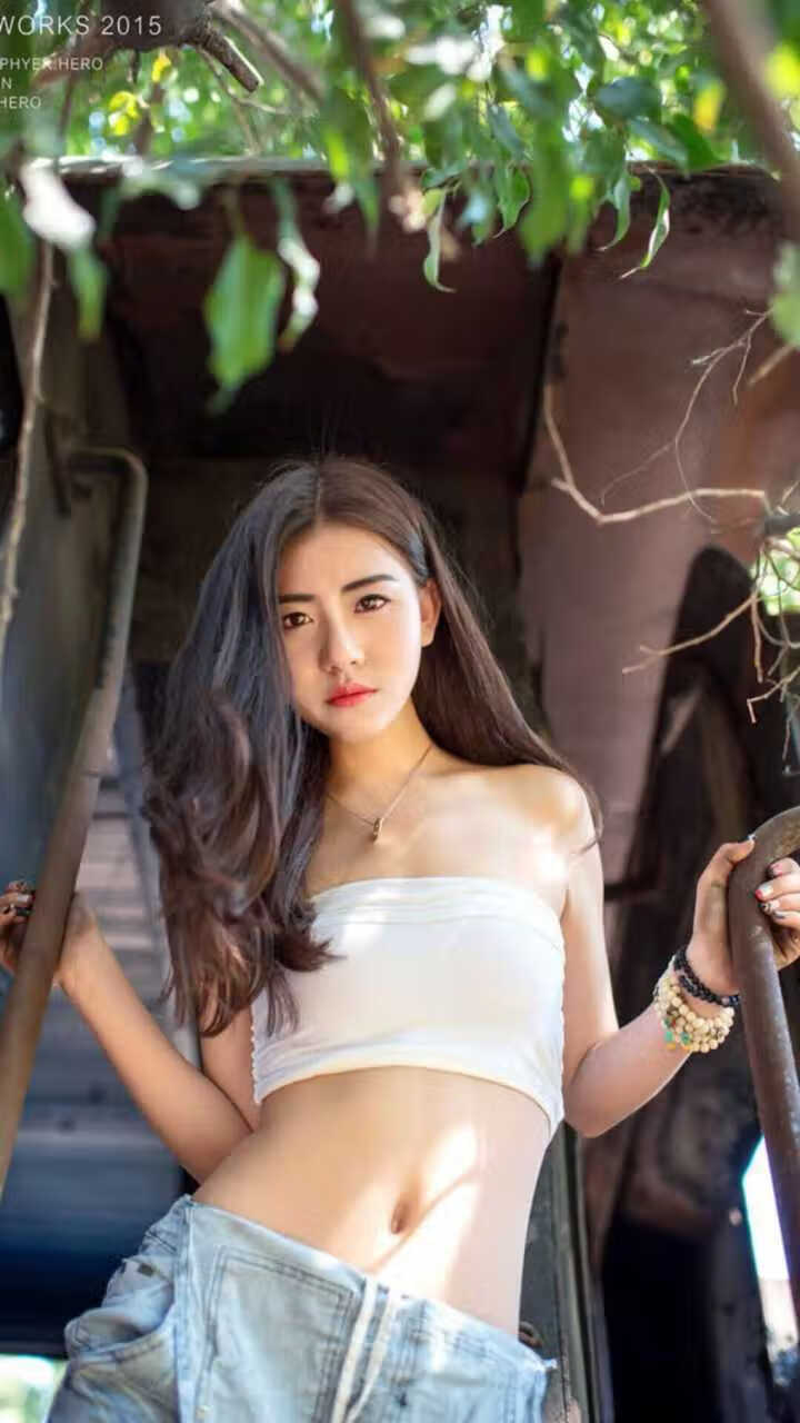 控球中场与创造型前腰形成互补，控球位置