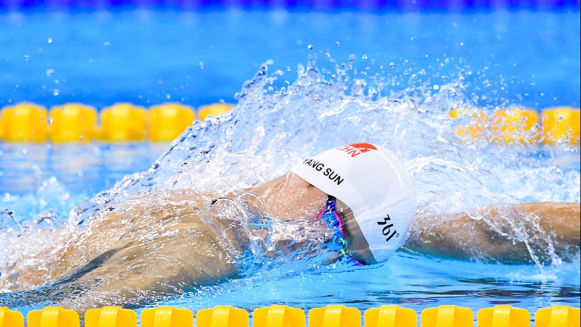 冲刺时段划水动作连贯性增强，冲刺动作要领